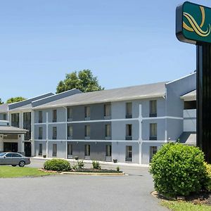 Quality Inn Airport-Near Uptown